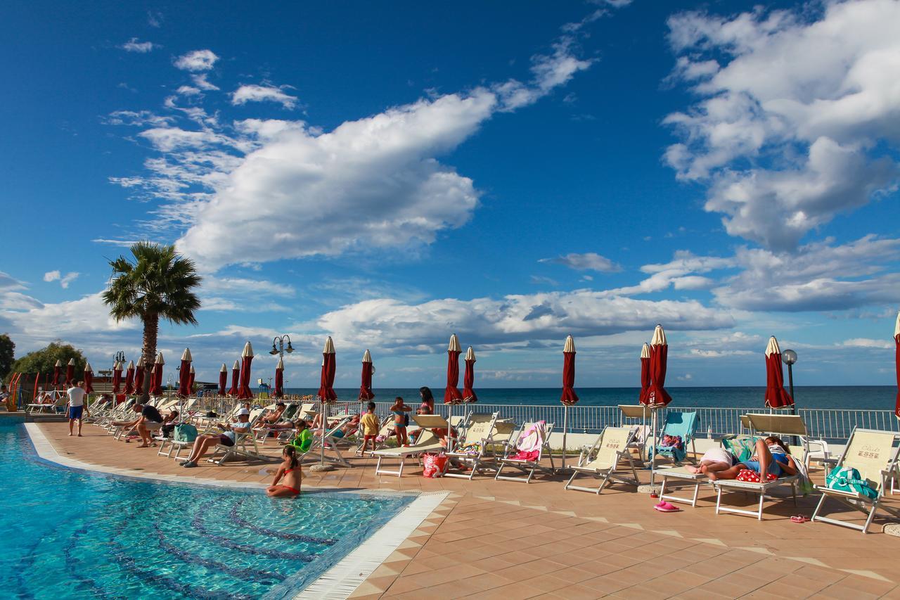 Club Esse Costa Dello Jonio Hotel Mandatoriccio Marina Bagian luar foto