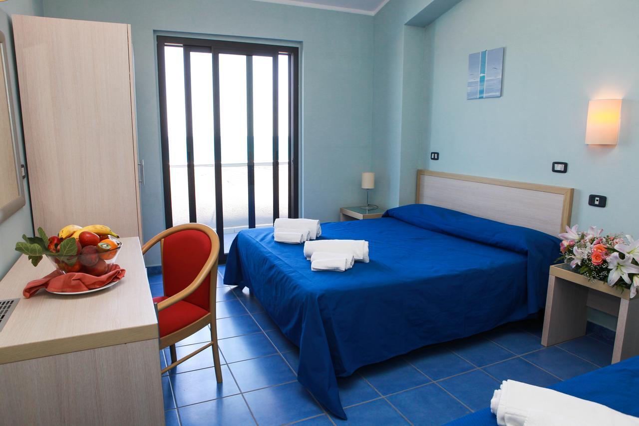 Club Esse Costa Dello Jonio Hotel Mandatoriccio Marina Bagian luar foto