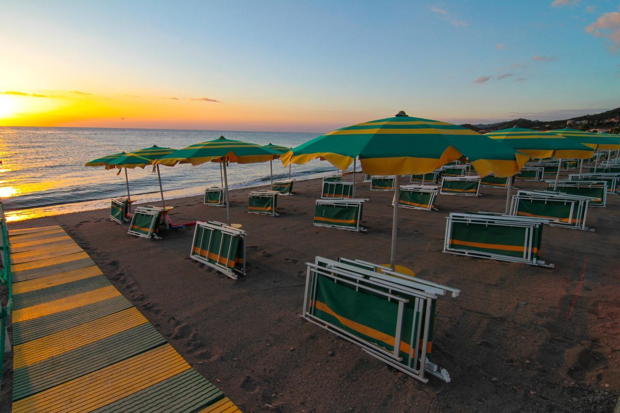 Club Esse Costa Dello Jonio Hotel Mandatoriccio Marina Bagian luar foto