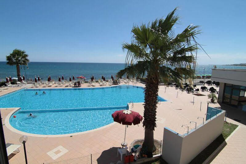 Club Esse Costa Dello Jonio Hotel Mandatoriccio Marina Bagian luar foto