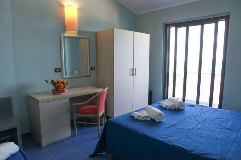 Club Esse Costa Dello Jonio Hotel Mandatoriccio Marina Bagian luar foto
