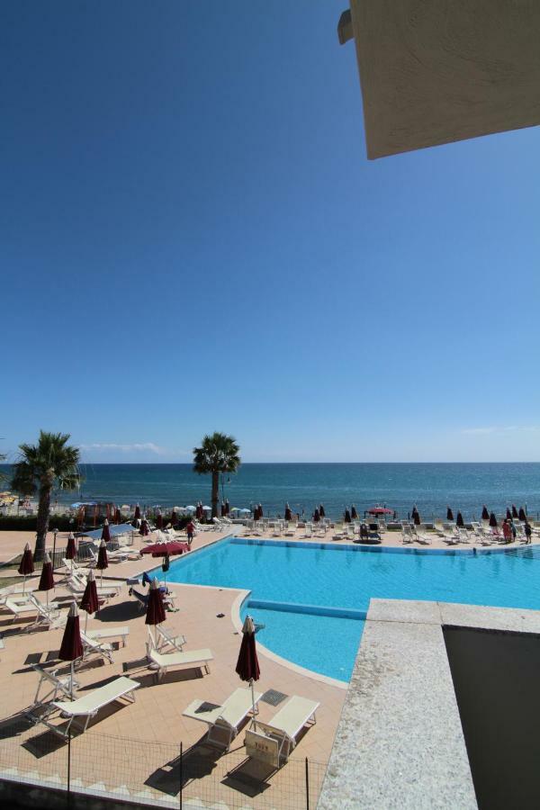 Club Esse Costa Dello Jonio Hotel Mandatoriccio Marina Bagian luar foto