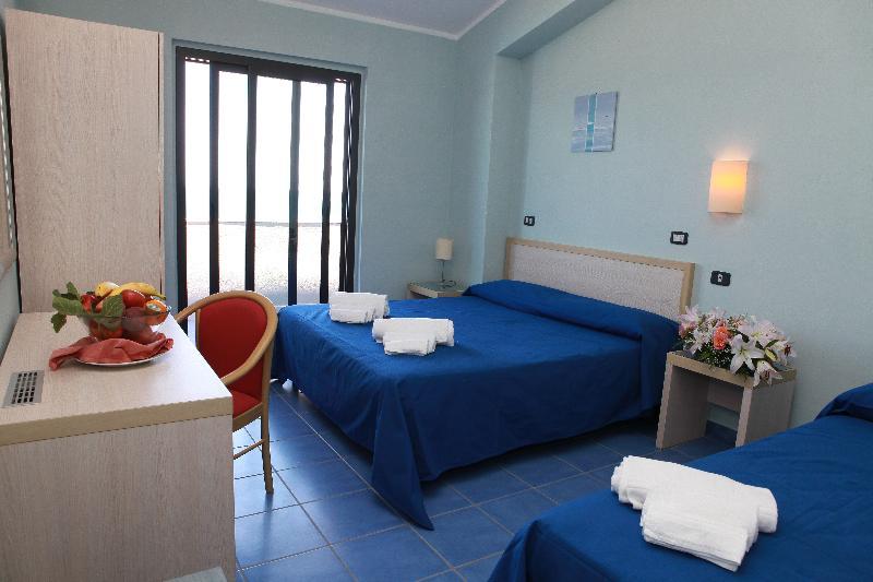 Club Esse Costa Dello Jonio Hotel Mandatoriccio Marina Bagian luar foto